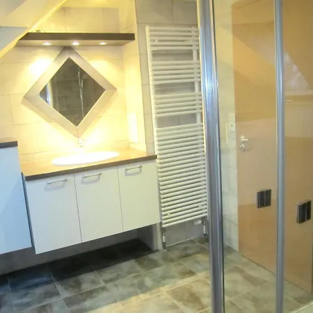 Maison Spacieuse à Avec Jardin Clôturé